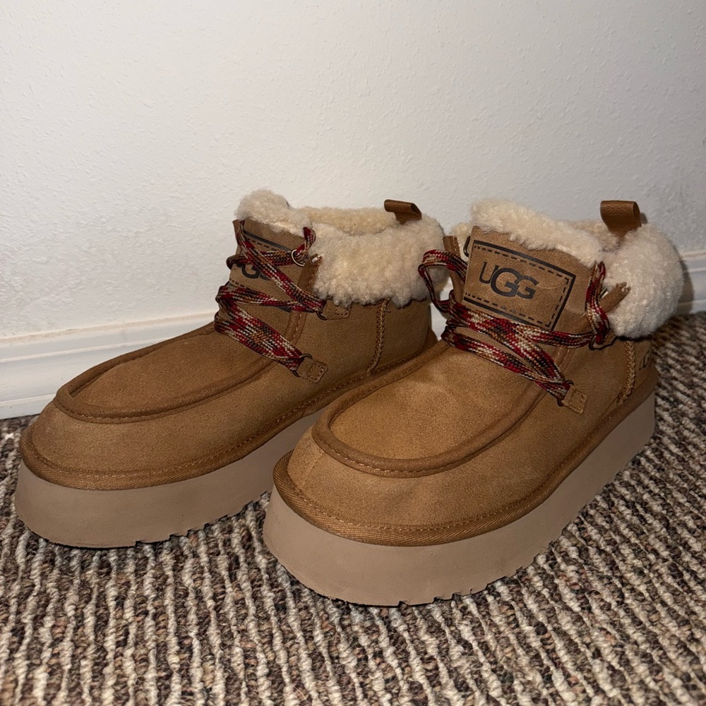 UGG Tan Boots with Shearling and Red Laces
